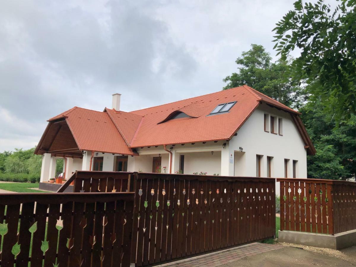 Kiscsere Vendeghaz Kallosemjen Екстериор снимка